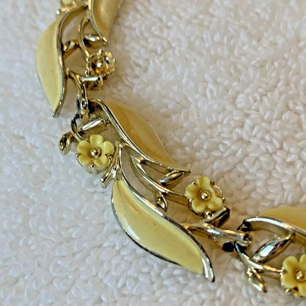 Vintage Lisner Yellow Enamel Floral Necklace Mid-Century Statement *Flaws Noted - Picture 8 of 11
